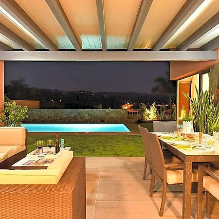 Szálloda In San Bartolome With Private Pool 3*